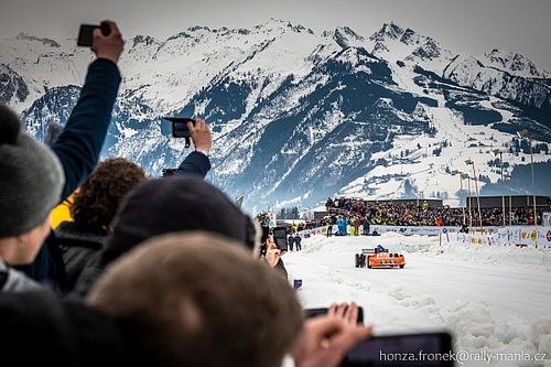 V&iacute;deo: un tres veces ganador de Le Mans, con un F1 sobre hielo
