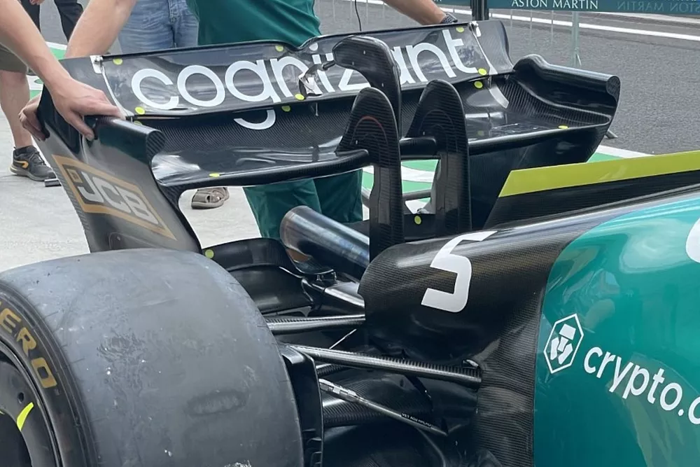 L'aileron arri&egrave;re de l'Aston Martin AMR22