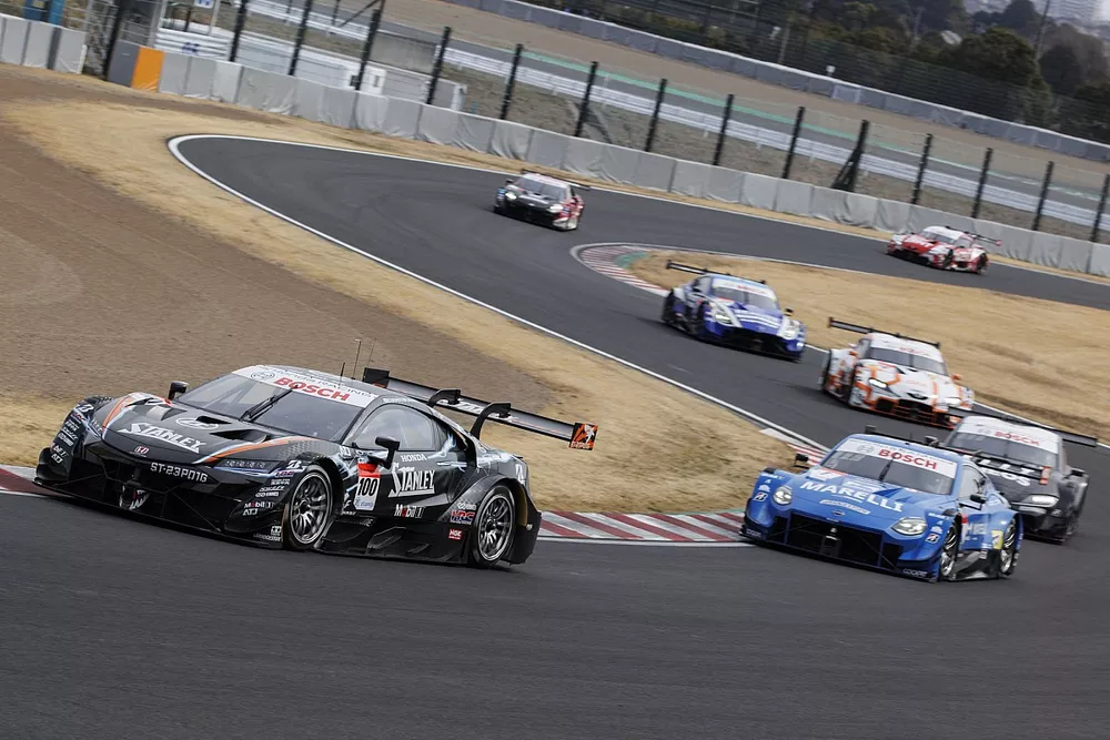 #100 STANLEY NSX-GT leads #1 MARELLI IMPUL Z