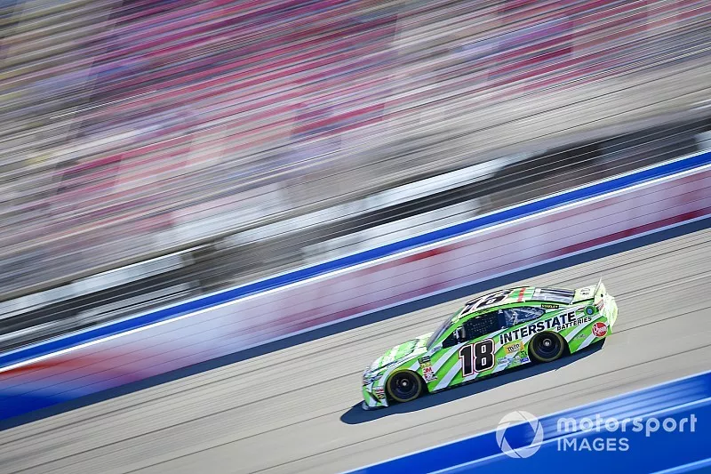 Kyle Busch, Joe Gibbs Racing, Toyota Camry Interstate Batteries