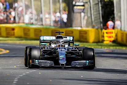 Hamilton snelste in eerste training van 2019, Verstappen naar P4
