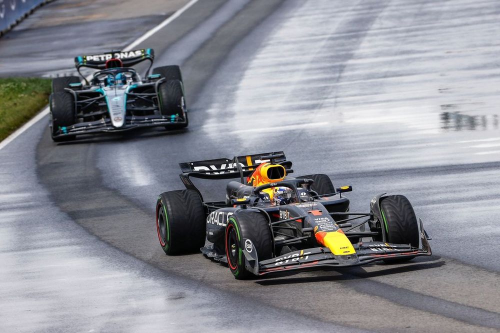 Max Verstappen, Red Bull Racing RB20, George Russell, Mercedes F1 W15