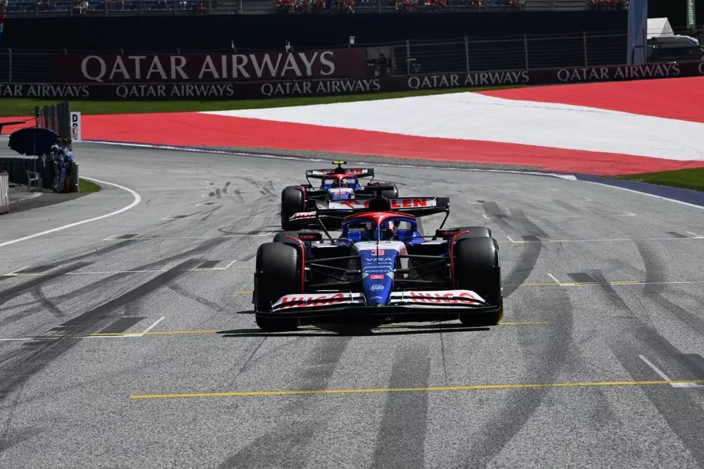 Daniel Ricciardo, RB F1 Team VCARB 01, Yuki Tsunoda, RB F1 Team VCARB 01, arrive on the grid