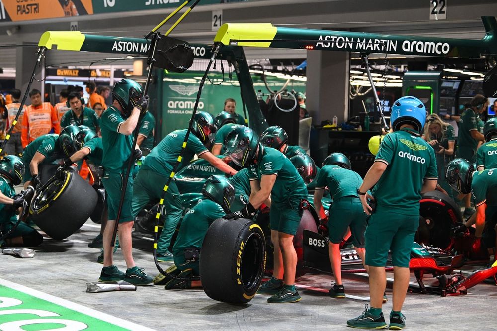 Aston Martin ensaya un pitstop