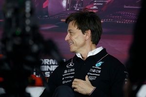 Wolff sigui&oacute; mirando los tiempos de Hamilton en Australia: "Ten&iacute;amos tres pilotos"