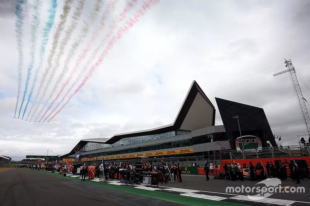Los Red Arrows sobrevuelan Silverstone