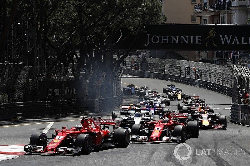 Kimi Raikkonen, Ferrari SF70-H leads Sebastian Vettel, Ferrari SF70-H at the start of the race