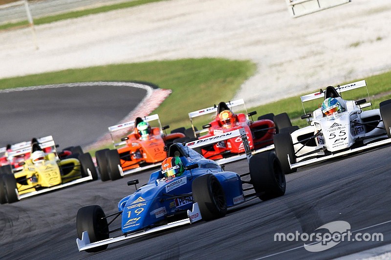 No cars finish Formula 4 race at Sepang