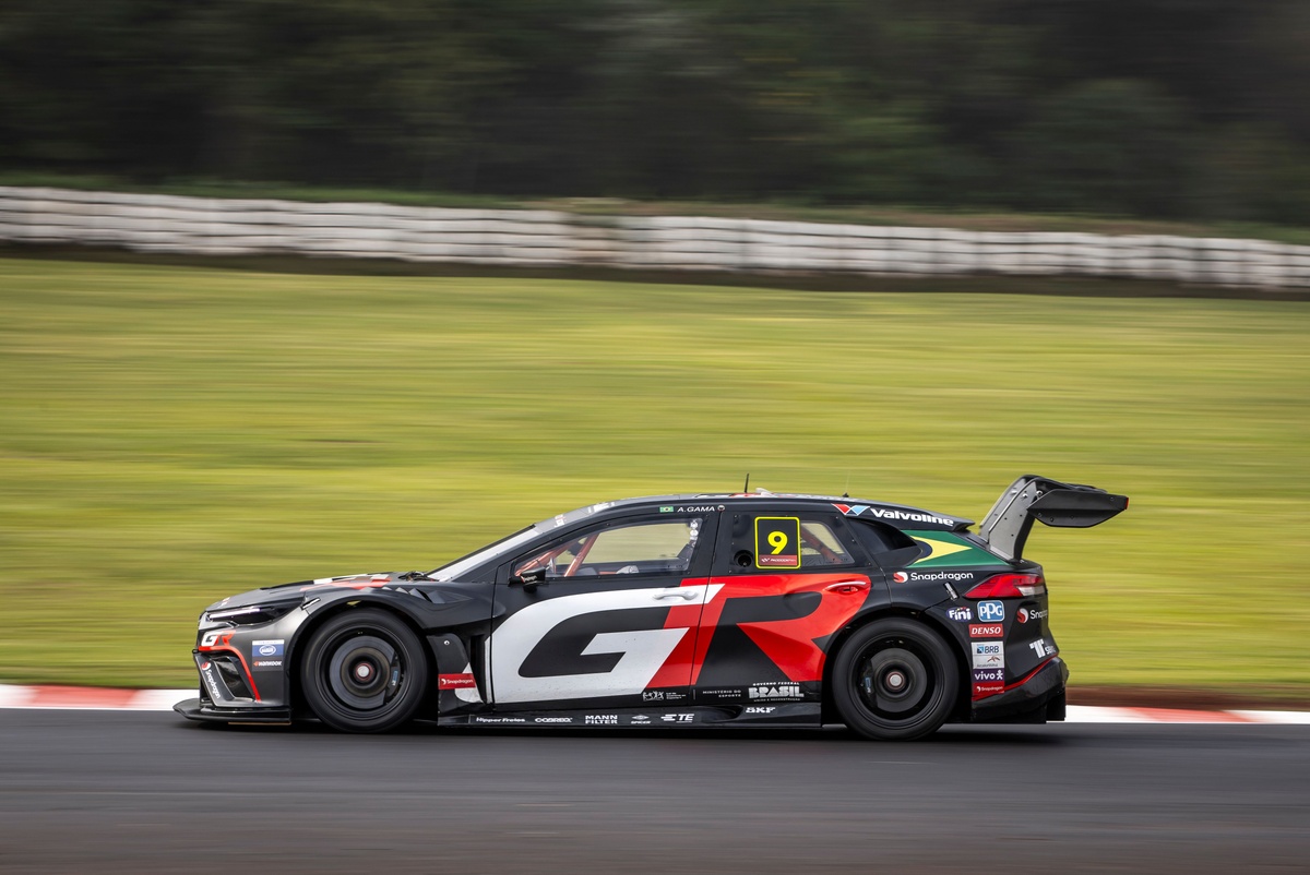Stock Car: Arthur Gama lidera grupo e fecha treino livre em Cascavel com o segundo melhor tempo