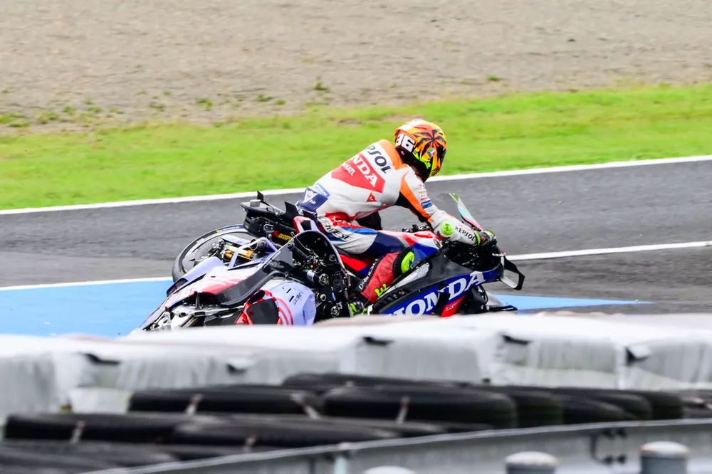 Joan Mir, Repsol Honda Team, Alex Marquez, Gresini Racing crash