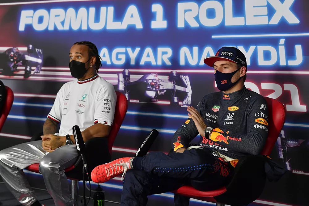 Pole man Lewis Hamilton, Mercedes, and Max Verstappen, Red Bull Racing, in Parc Ferme