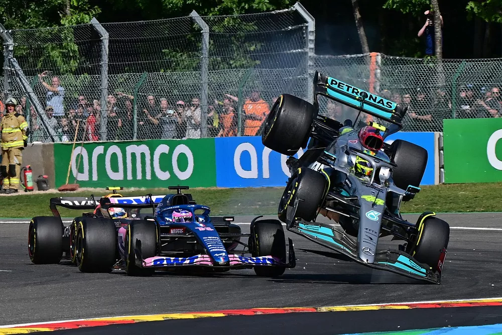 Lewis Hamilton, Mercedes W13 crash with Fernando Alonso, Alpine A522