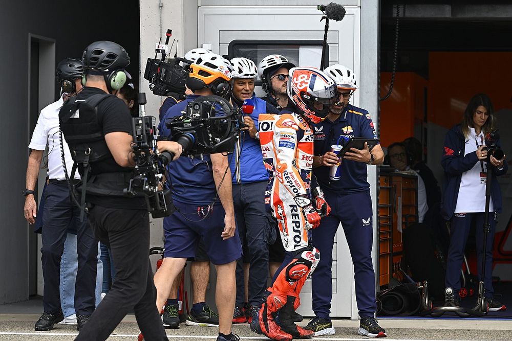 Marc Marquez, Repsol Honda Team corre al garaje