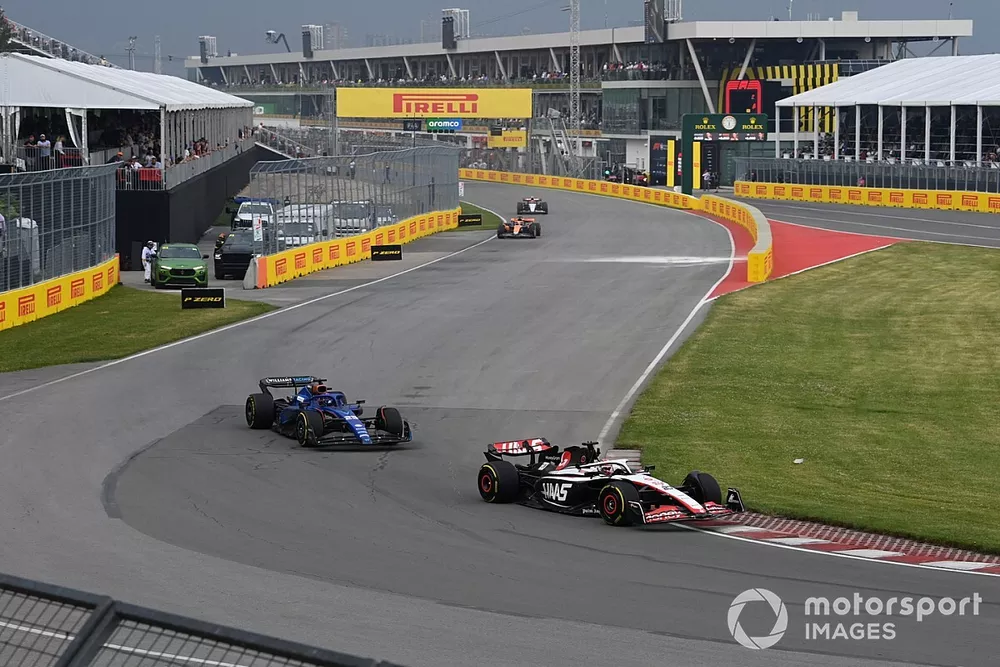 Kevin Magnussen, Haas VF-23, Alex Albon, Williams FW45