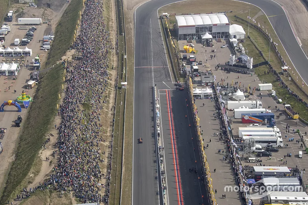 Overzicht Circuit Zandvoort met Max Verstappen, Red Bull Racing RB7