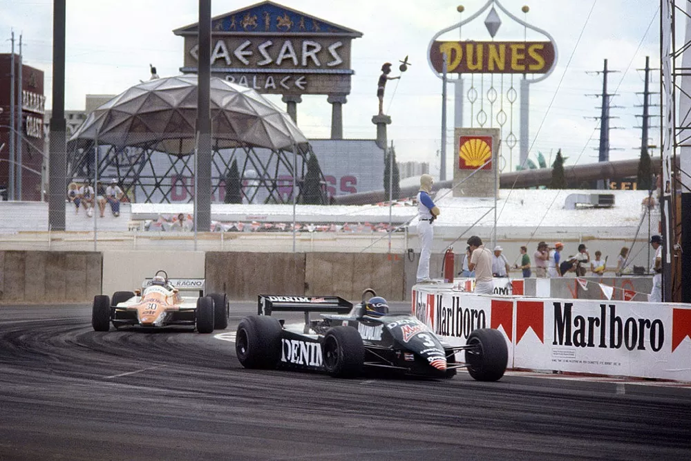 Michele Alboreto, Tyrrell 011-Ford, leads Mauro Baldi, Arrows A4-Ford