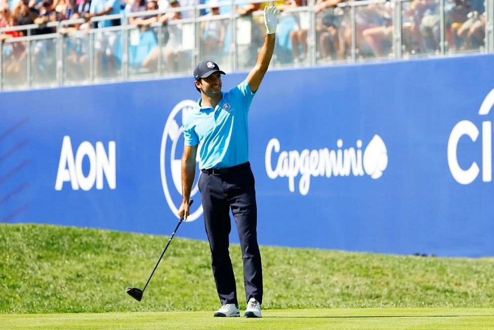 Carlos Sainz juega al golf