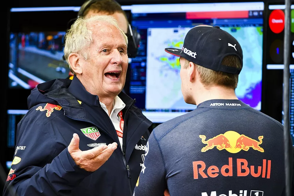 Helmut Marko, Consultant, Red Bull Racing, in gesprek met Max Verstappen, Red Bull Racing