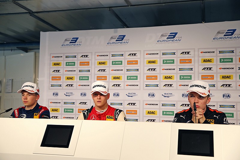 Schumacher şampiyon olmayı hedefliyor, Ticktum pes etmeyecek