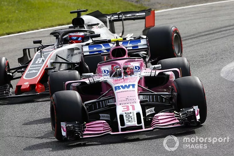 Esteban Ocon, Racing Point Force India VJM11, leads Romain Grosjean, Haas F1 Team VF-18