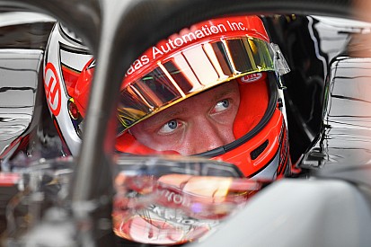 Magnussen: "No sé de qué va Alonso, está frustrado"