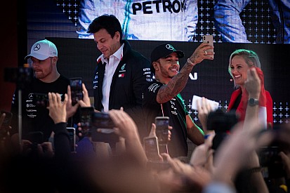 Wolff, Lauda’nın “mümkün olduğunca çabuk” geri dönmesini istiyor