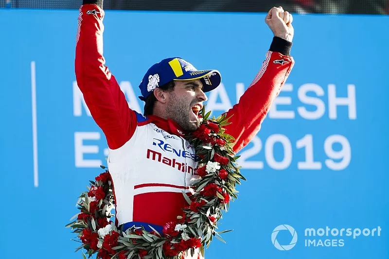 Le vainqueur J&eacute;r&ocirc;me d'Ambrosio, Mahindra Racing, f&ecirc;te sa victoire sur le podium