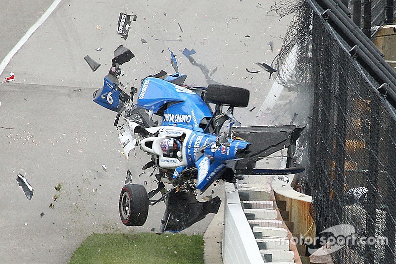 Photos - L'incroyable crash de Scott Dixon à l'Indy 500