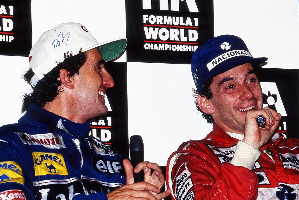 Campe&oacute;n del mundo Alain Prost, Williams, y el ganador de la carrera Ayrton Senna, McLaren, en la conferencia de prensa