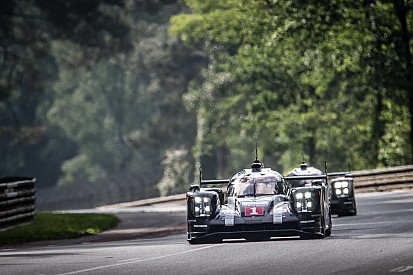 Le Mans 24 Hours: Porsche takes control after four hours
