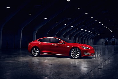 Tesla Model S отримає версію Roadster