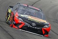 Martin Truex Jr. gana la primera etapa en Fontana