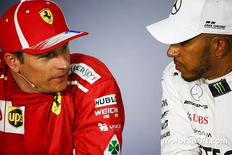 Kimi Raikkonen, Ferrari en Lewis Hamilton, Mercedes AMG F1 in de persconferentie