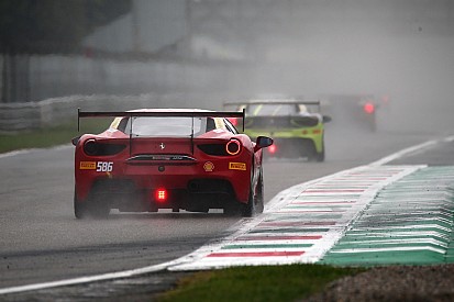 Acquazzone a Monza, il maltempo provoca la bandiera rossa alle Finali Mondiali Ferrari