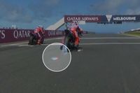 Vídeo: la mala salida por un "gran insecto" que casi condena a Márquez en Australia