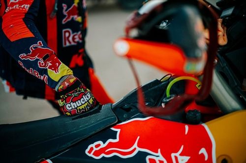 Daniel Sanders, el granjero que vende manzanas y miel que gana el Dakar