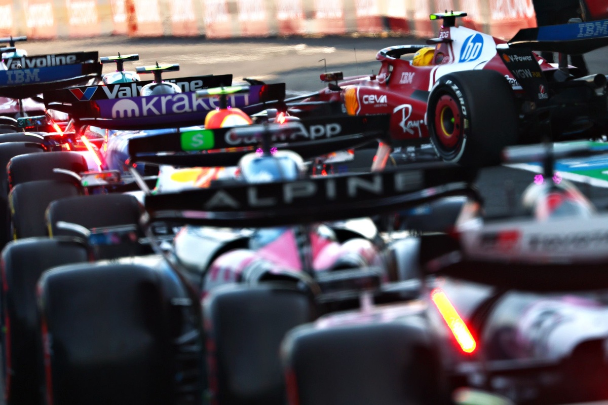 F1 | Ferrari e Aston investigate per non aver seguito le indicazioni in pit lane