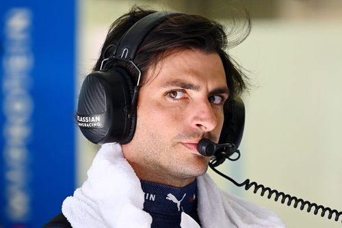 F1: Sainz "não se surpreende" com Hamilton lutando para se adaptar na Ferrari