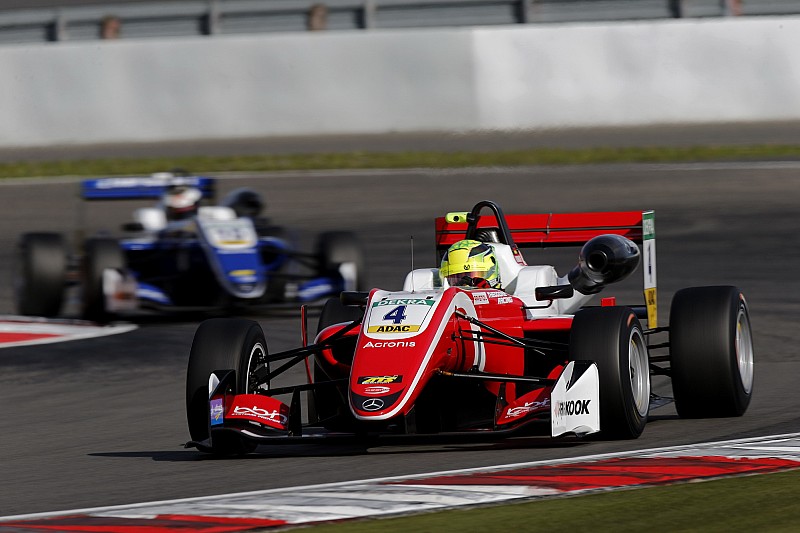 Mick Schumacher prosegue il dominio al Nürburgring: pole position anche per Gara 2 e 3