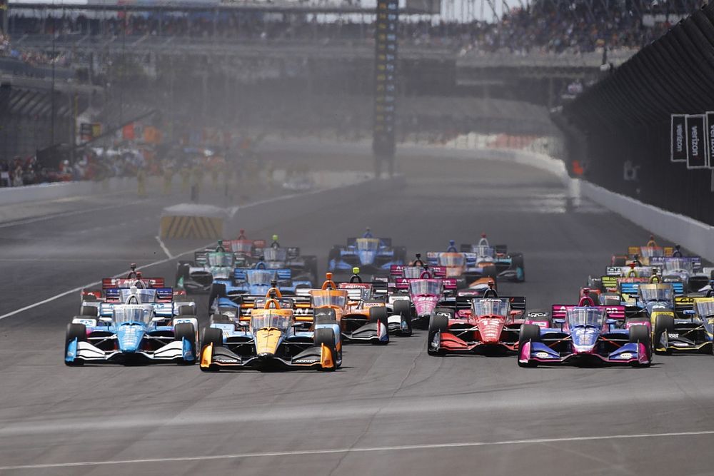 Felix Rosenqvist, Arrow McLaren SP Chevrolet lidera en la salida Will Power, Team Penske Chevrolet Scott McLaughlin, Team Penske Chevrolet Alexander Rossi, Andretti Autosport Honda Christian Lundgaard, Rahal Letterman Lanigan Racing Honda