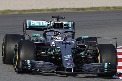 Hamilton weinig positief over Pirelli-banden: "Nog lastiger dan vorig jaar"