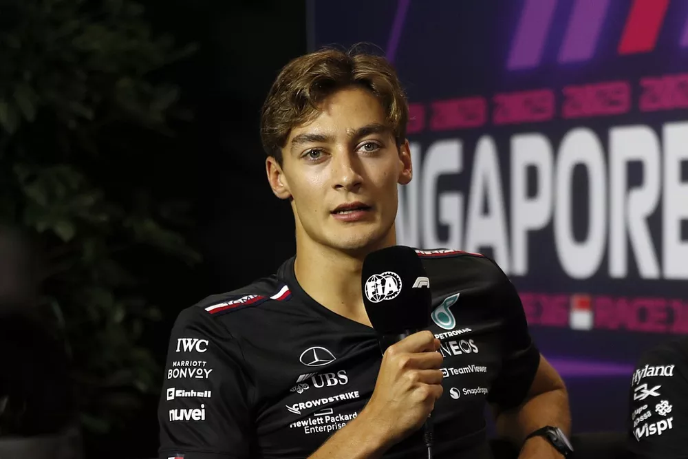 George Russell, Mercedes-AMG, Zhou Guanyu, Alfa Romeo F1 Teamalla conferenza stampa