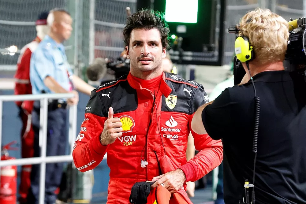 Pole man Carlos Sainz, Scuderia Ferrari, in Parc Ferme 