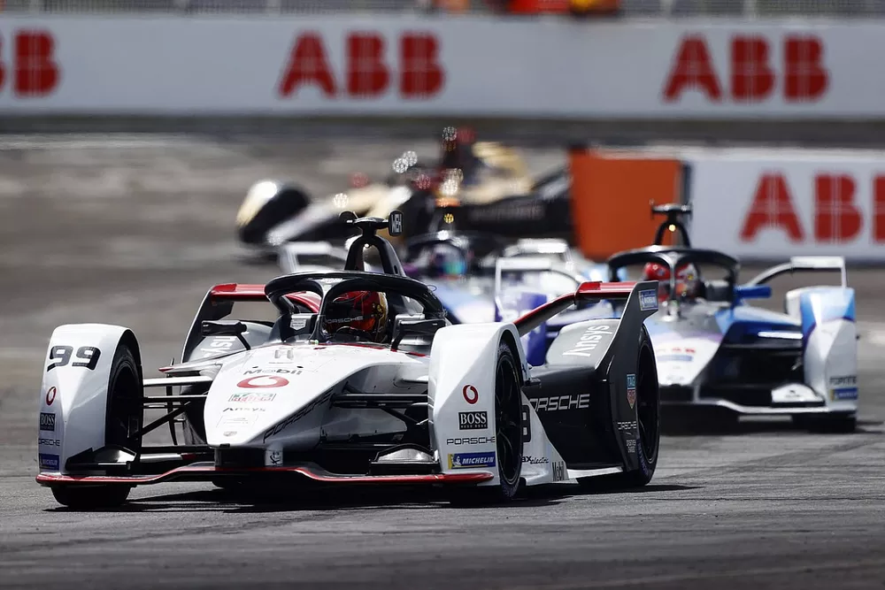 Pascal Wehrlein, Tag Heuer Porsche, Porsche 99X Electric, Maximilian Guenther, BMW I Andretti Motorsports, BMW iFE.21