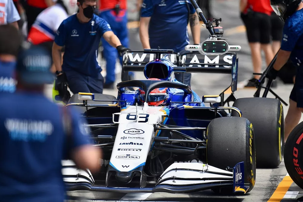 George Russell, Williams FW43B, in the pits