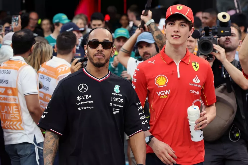 Lewis Hamilton, Mercedes-AMG F1 Team, Oliver Bearman, Scuderia Ferrari