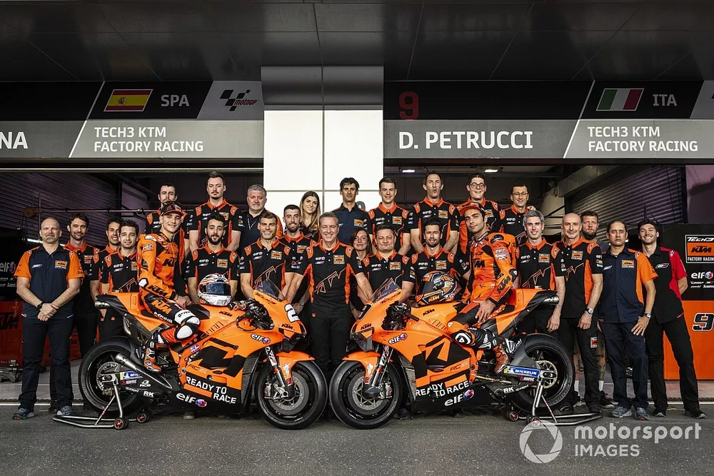 Danilo Petrucci, KTM Tech3, Iker Lecuona, KTM Tech3, et leur équipe