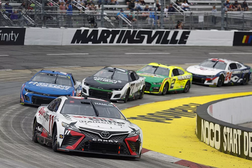 Denny Hamlin, Joe Gibbs Racing, Sport Clips Haircuts Toyota Camry