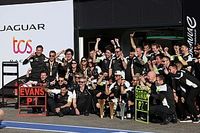 Cómo Jaguar va a por la gloria eléctrica en carretera... y en la pista