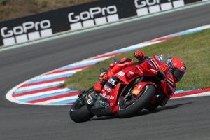 MotoGP: Largando em quarto, Marc Márquez supera o irmão e vence sprint na Áustria 